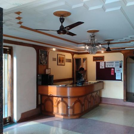 Hotel Ajaya Varanasi Esterno foto