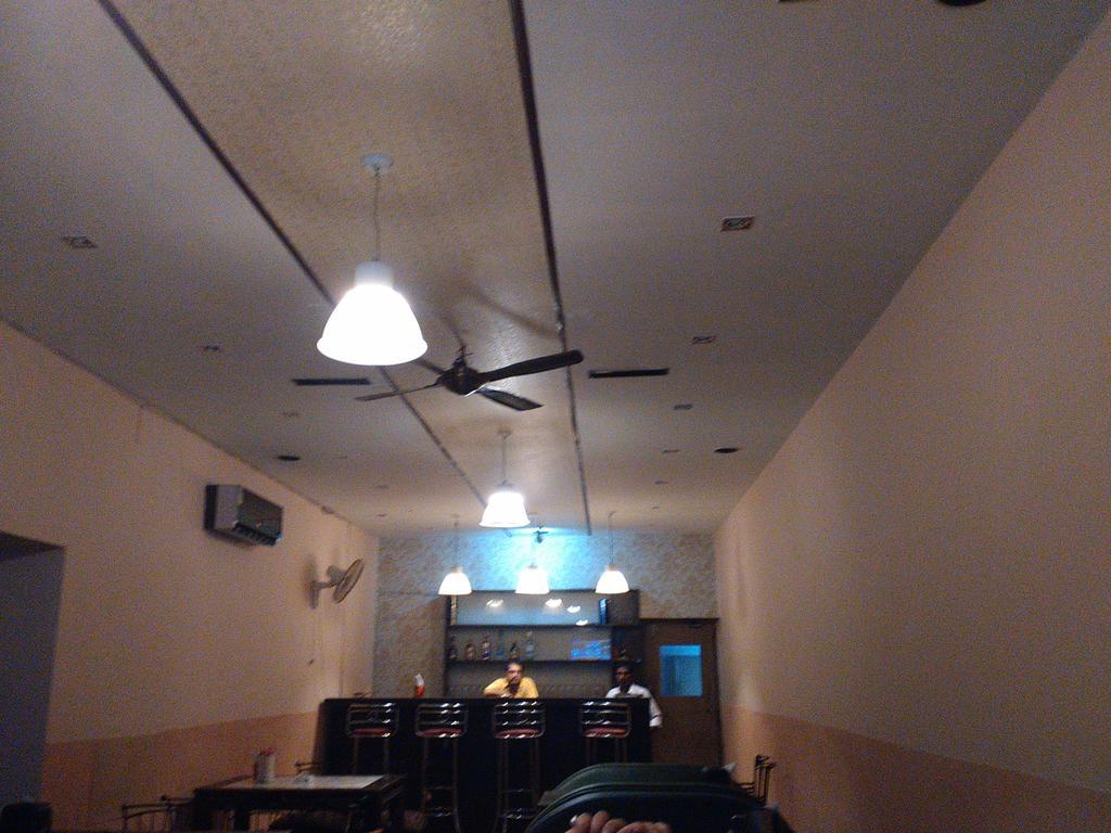 Hotel Ajaya Varanasi Esterno foto