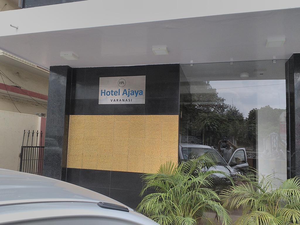 Hotel Ajaya Varanasi Esterno foto
