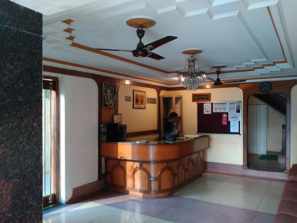 Hotel Ajaya Varanasi Esterno foto