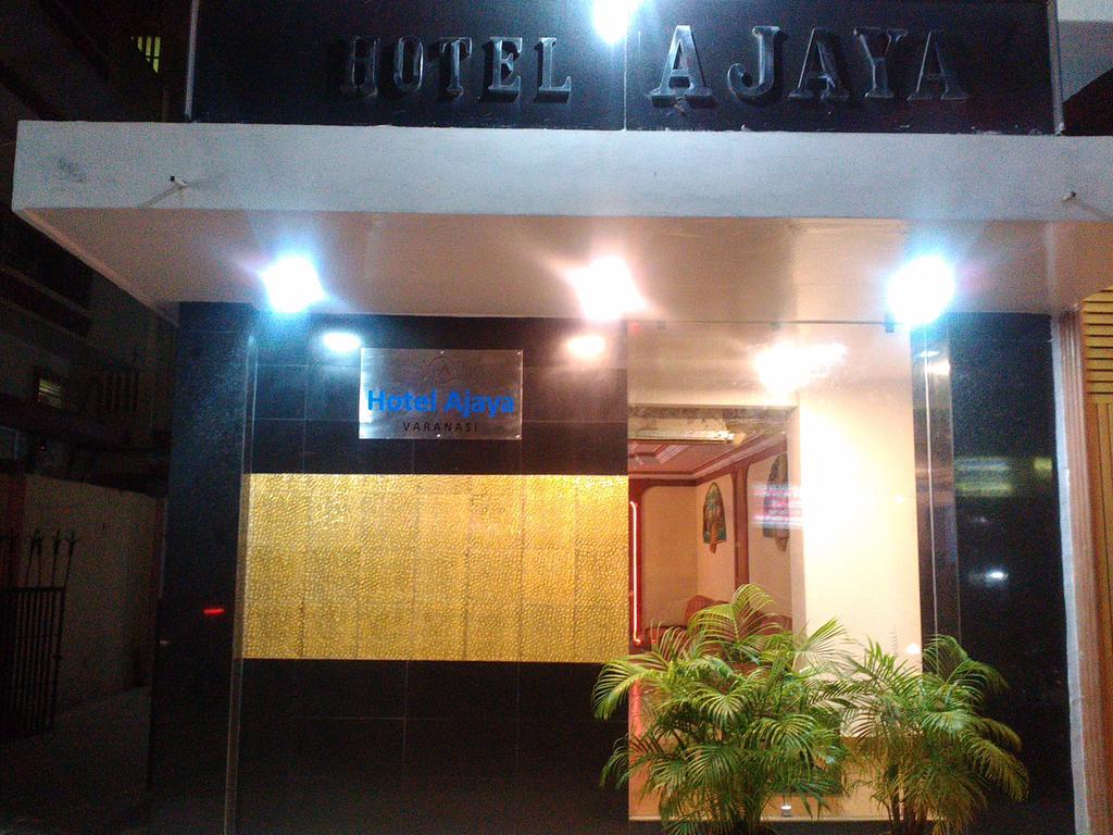 Hotel Ajaya Varanasi Esterno foto