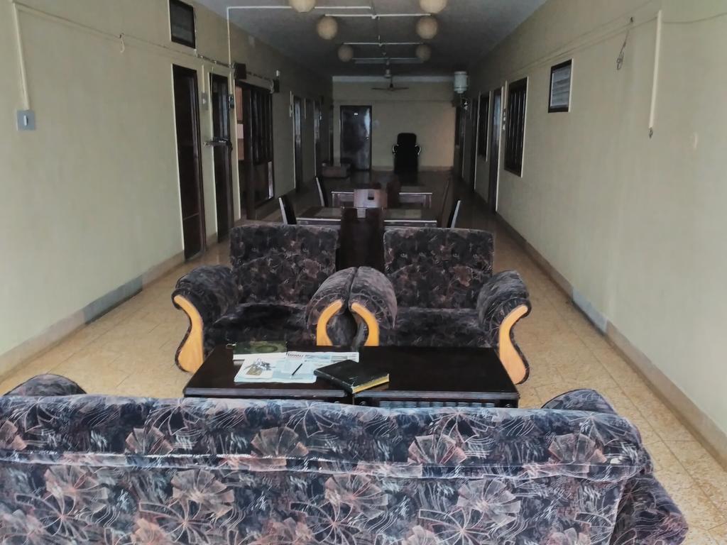 Hotel Ajaya Varanasi Esterno foto