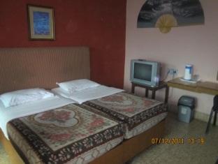 Hotel Ajaya Varanasi Esterno foto