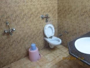 Hotel Ajaya Varanasi Esterno foto